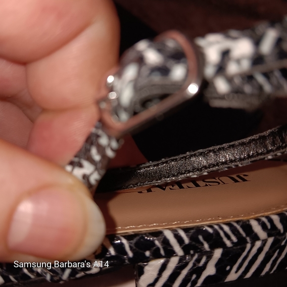 🦓 Zebra Print Flat Sandals - Picture 2 of 7